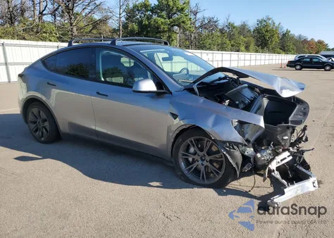 2025 Tesla Model Y from USA, damaged, VIN 7SAYGDEE5SF288468